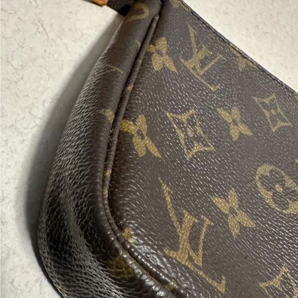 Louis Vuitton Pochette Accessoires Bag Monogram Canvas - Picture 9 of 14